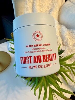FIRST AID BEAUTY Ultra Repair Cream